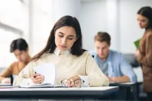 CNaVT-examen: officieel bewijs van je Nederlands na jaren wonen in het buitenland