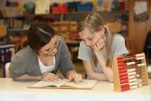 Schooladvies in groep 7 en 8 bij expatkinderen: is het bindend en wat als Nederlands achterloopt?